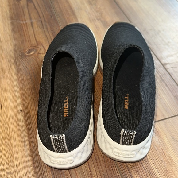 Merrell black size 7.5 slip on sneakers. Like new! - Picture 4 of 6